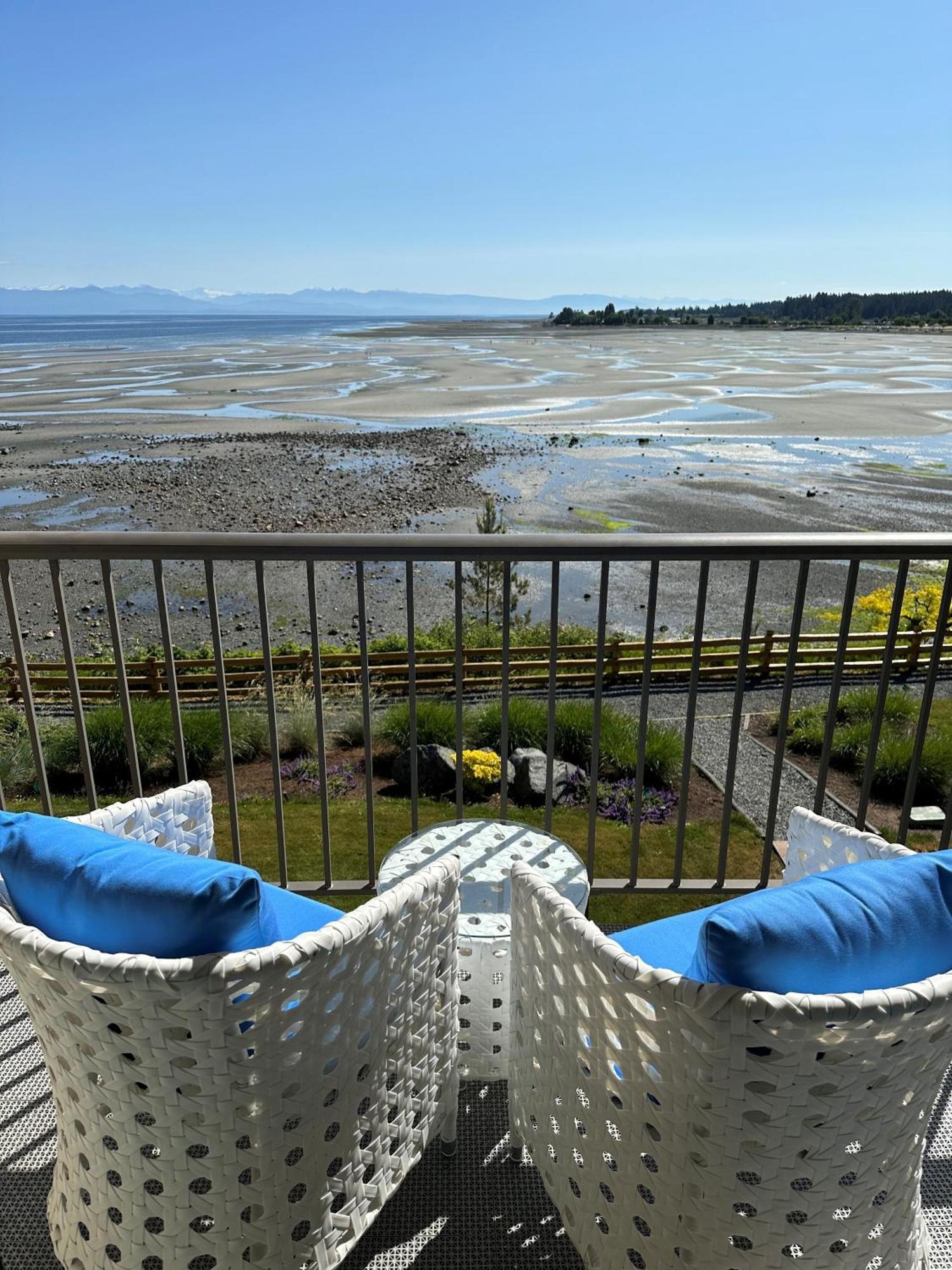 Bayside Oceanfront Resort Parksville Exterior foto