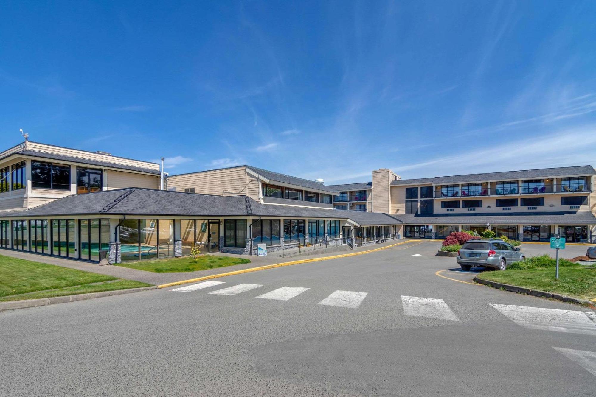 Bayside Oceanfront Resort Parksville Exterior foto