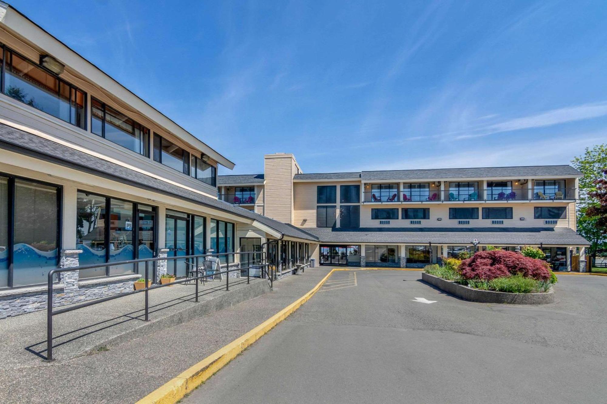 Bayside Oceanfront Resort Parksville Exterior foto